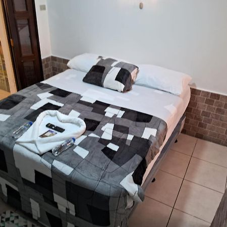 קצאלטננגו Hotel Kamelot Parque Central מראה חיצוני תמונה