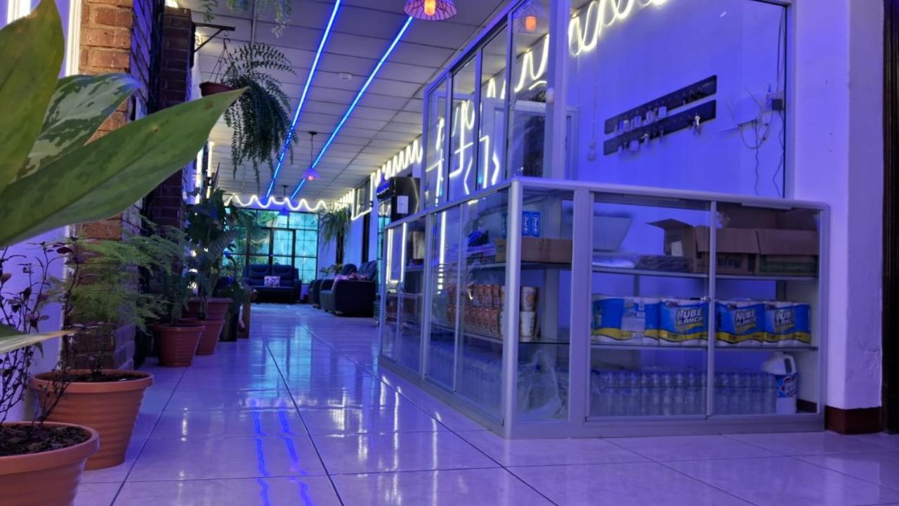 קצאלטננגו Hotel Kamelot Parque Central מראה חיצוני תמונה