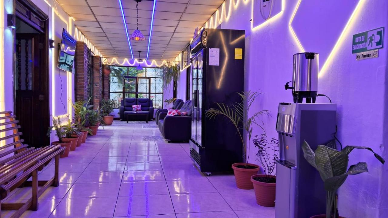 קצאלטננגו Hotel Kamelot Parque Central מראה חיצוני תמונה