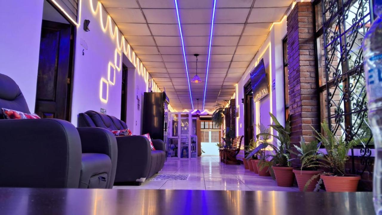 קצאלטננגו Hotel Kamelot Parque Central מראה חיצוני תמונה