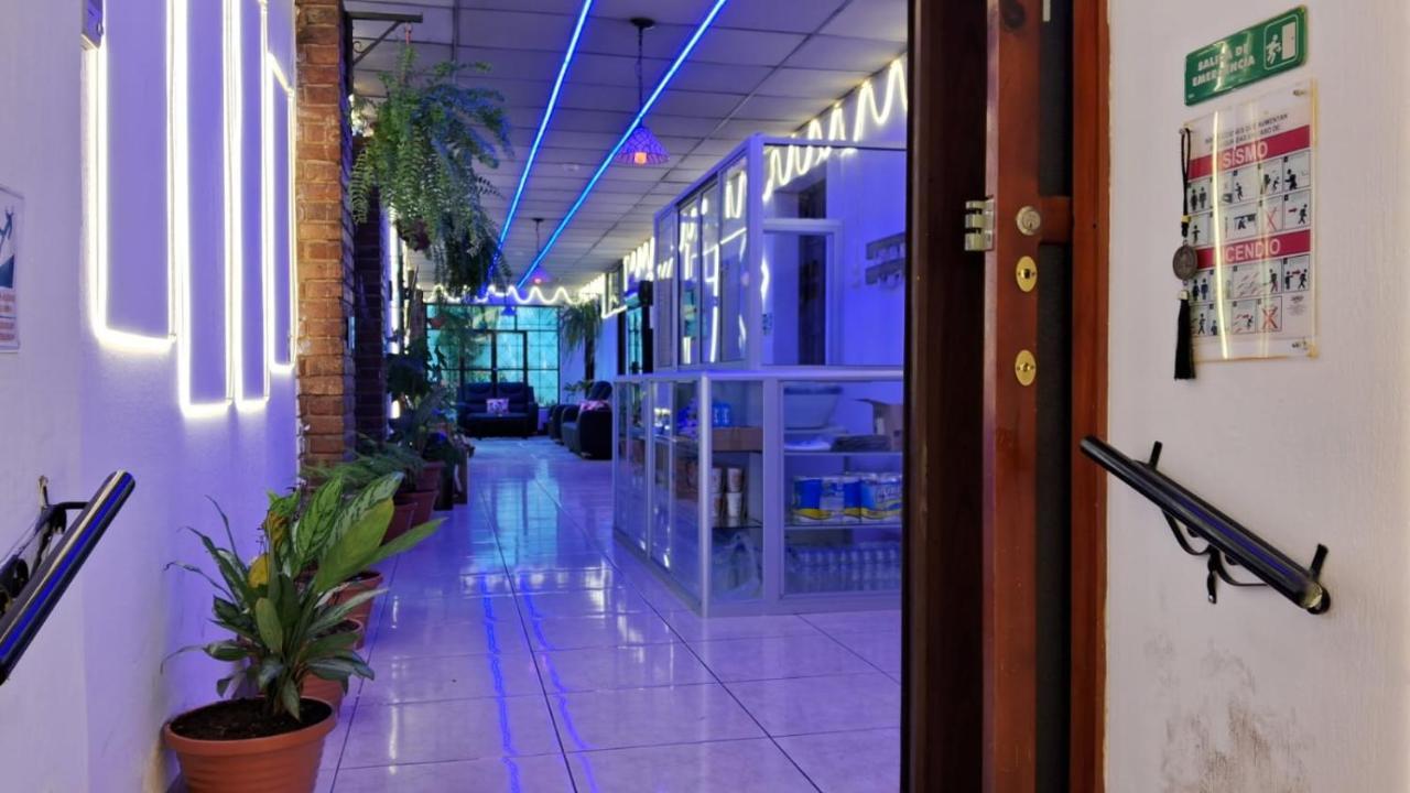קצאלטננגו Hotel Kamelot Parque Central מראה חיצוני תמונה