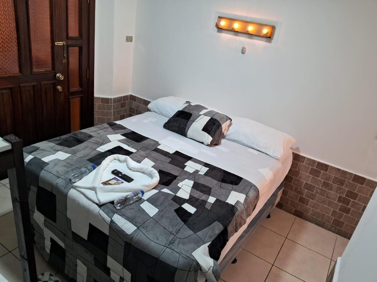קצאלטננגו Hotel Kamelot Parque Central מראה חיצוני תמונה