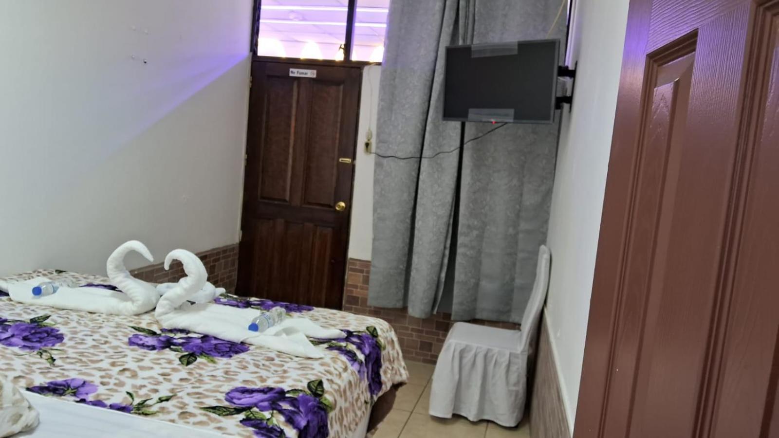 קצאלטננגו Hotel Kamelot Parque Central מראה חיצוני תמונה