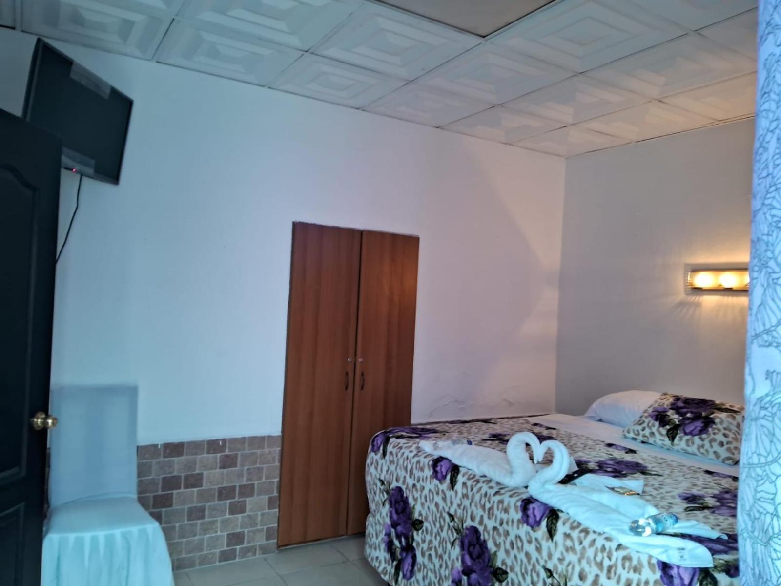 קצאלטננגו Hotel Kamelot Parque Central מראה חיצוני תמונה
